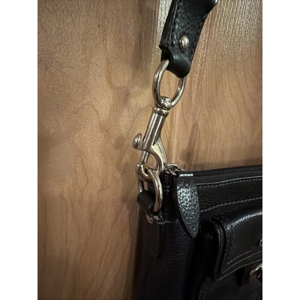 Coach Black Pebbled Leather Turn Lock Swingpack Crossbody Bag Purse. Great Cond!